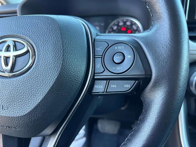 Used 2020 Toyota RAV4 XLE Premium image 17