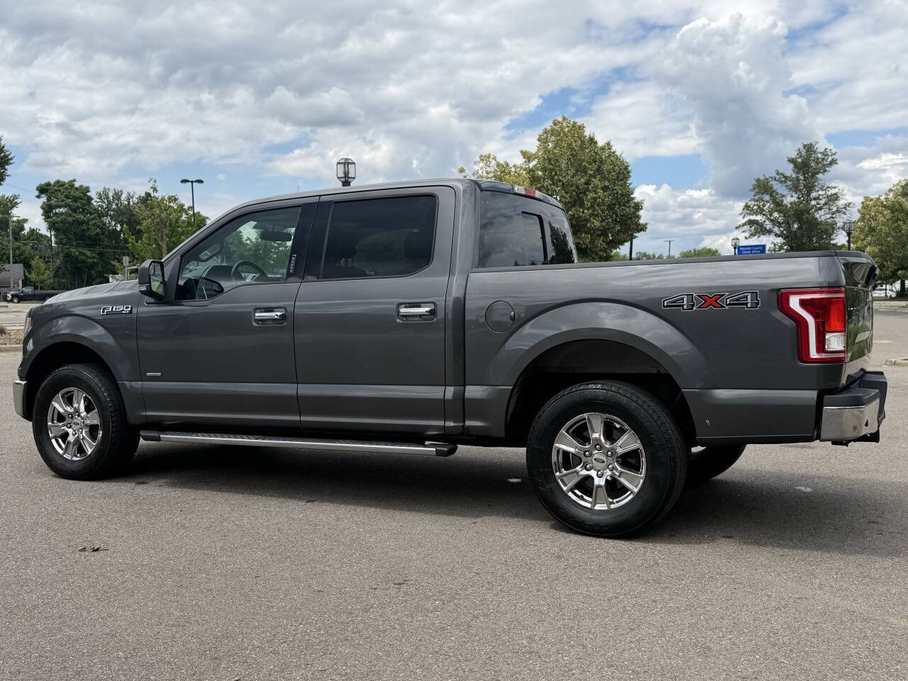 Used 2015 Ford F150 XLT w/ Equipment Group 302A Luxury AWD/4WD image 6