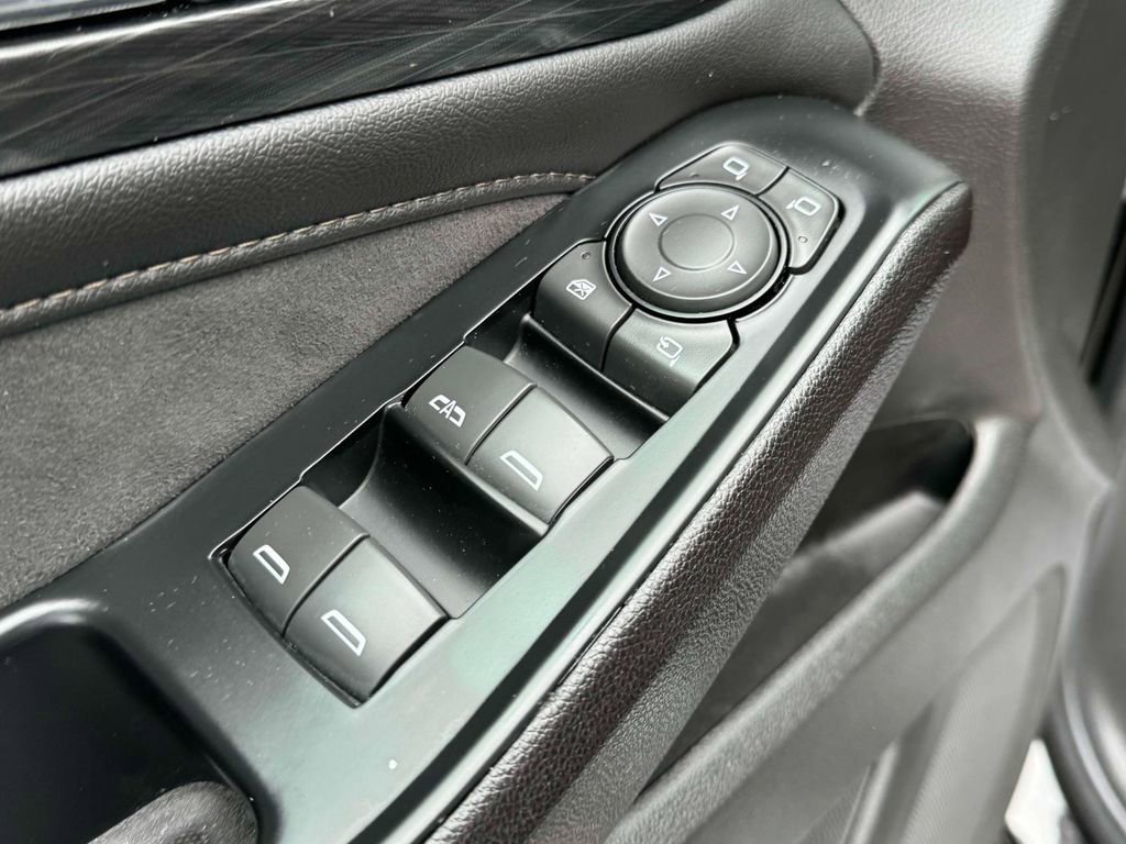 Used 2023 Chevrolet Traverse High Country AWD/4WD image 17