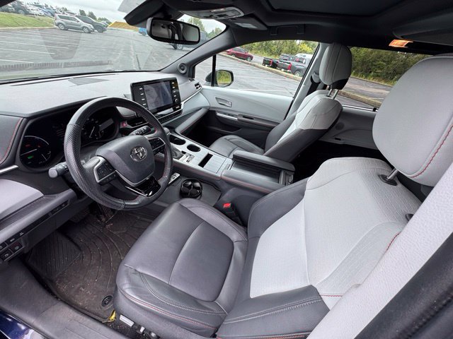 Used 2023 Toyota Sienna XSE w/ XSE Plus Package FWD image 16