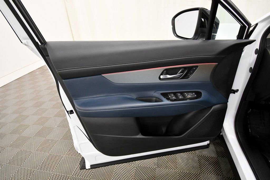 Used 2025 Nissan Murano Platinum w/ Cargo Package image 13