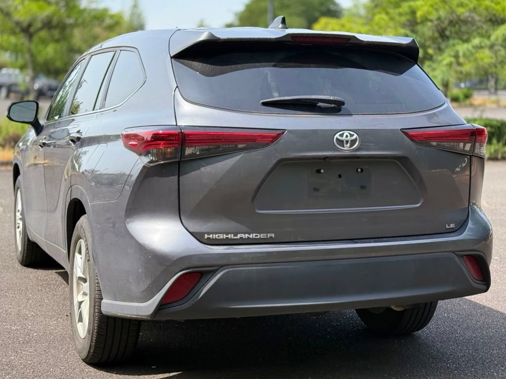 Certified 2023 Toyota Highlander LE FWD image 3