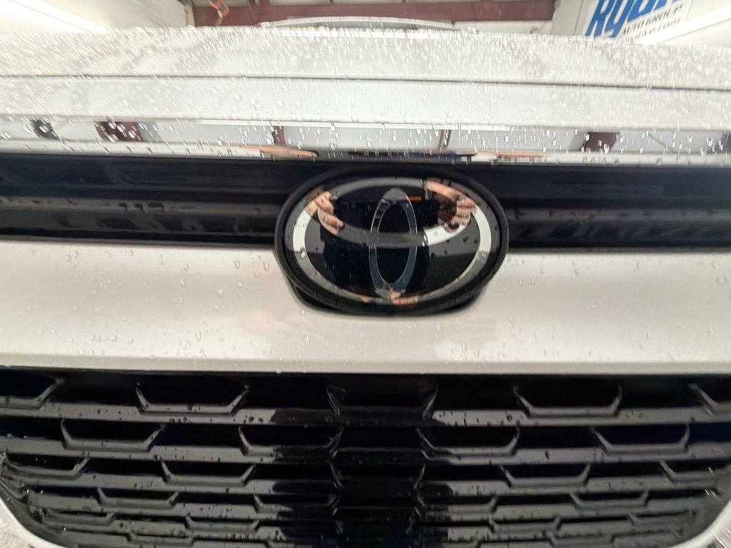 Used 2024 Toyota Grand Highlander AWD image 30