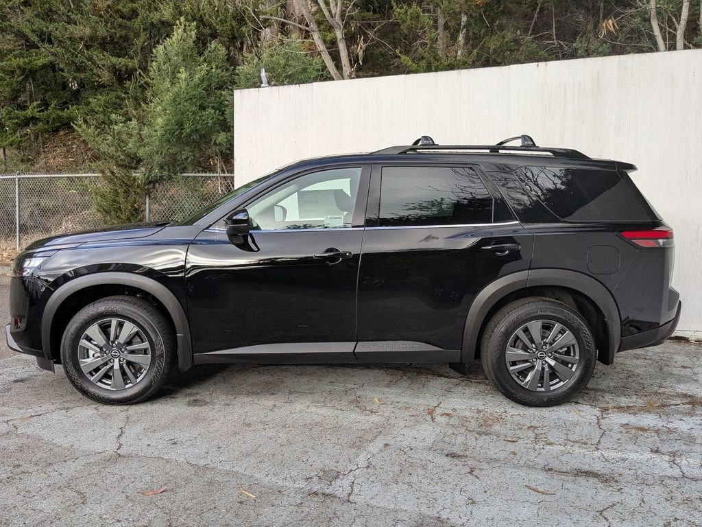 New 2025 Nissan Pathfinder SV image 8