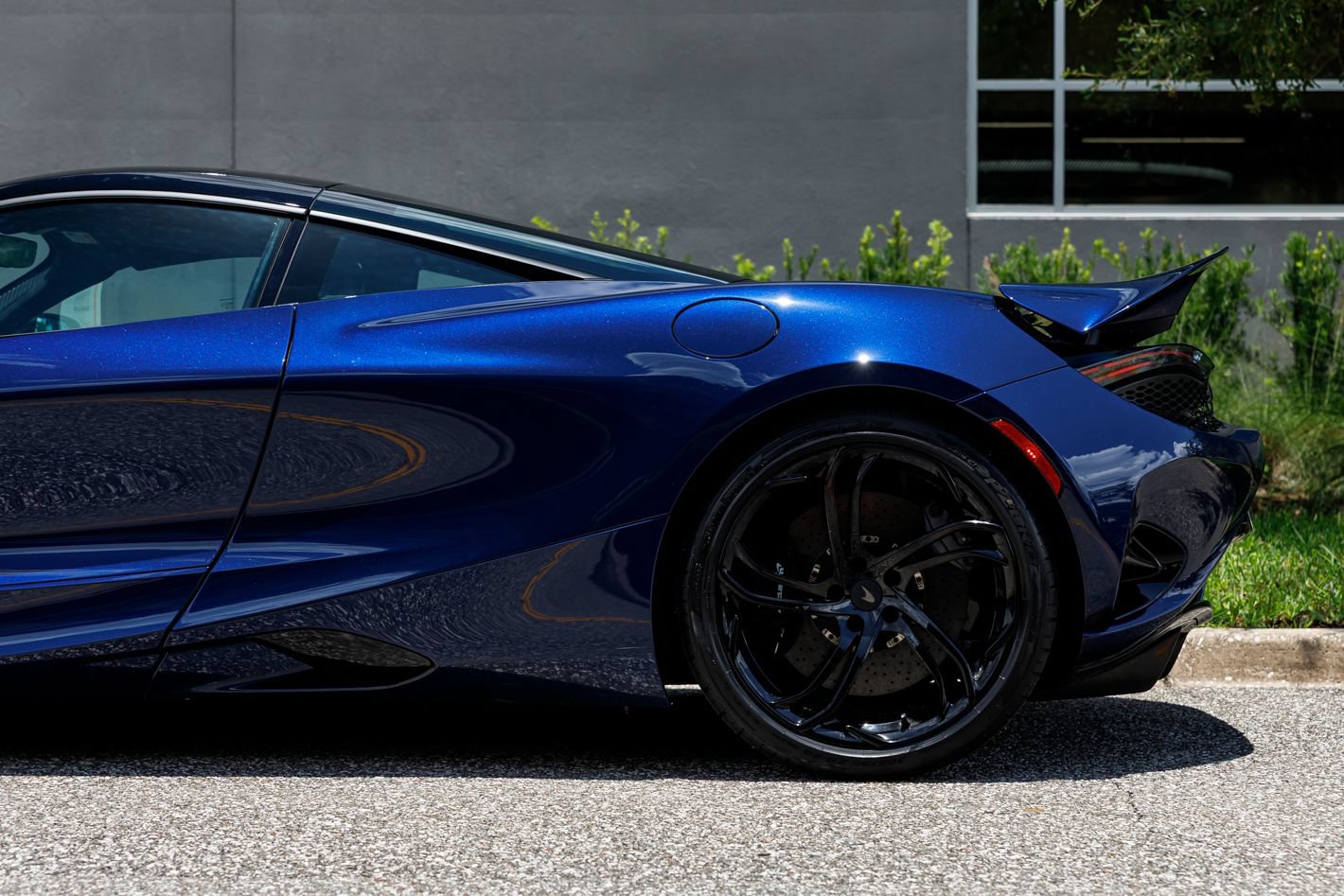 Used 2025 McLaren 750S RWD image 30