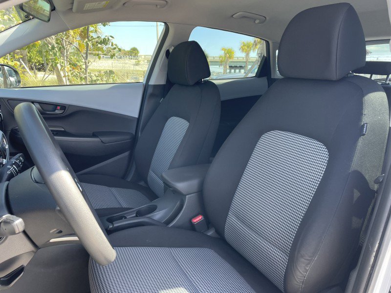 Used 2021 Hyundai Kona SE FWD image 2