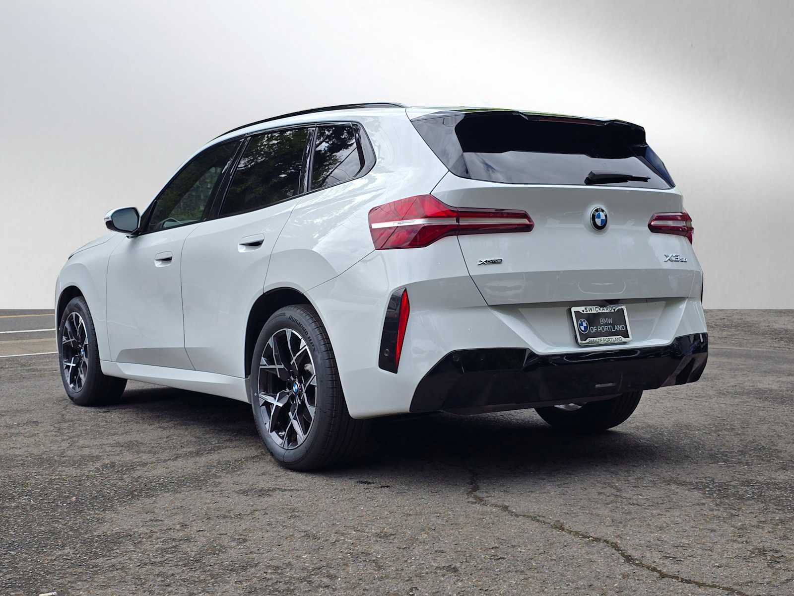 Used 2025 BMW X3 xDrive30i w/ Premium Package AWD/4WD image 5