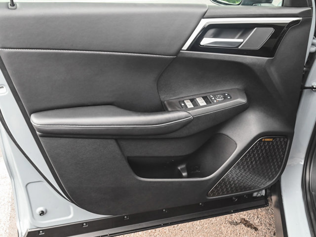 New 2025 Mitsubishi Outlander SE image 7