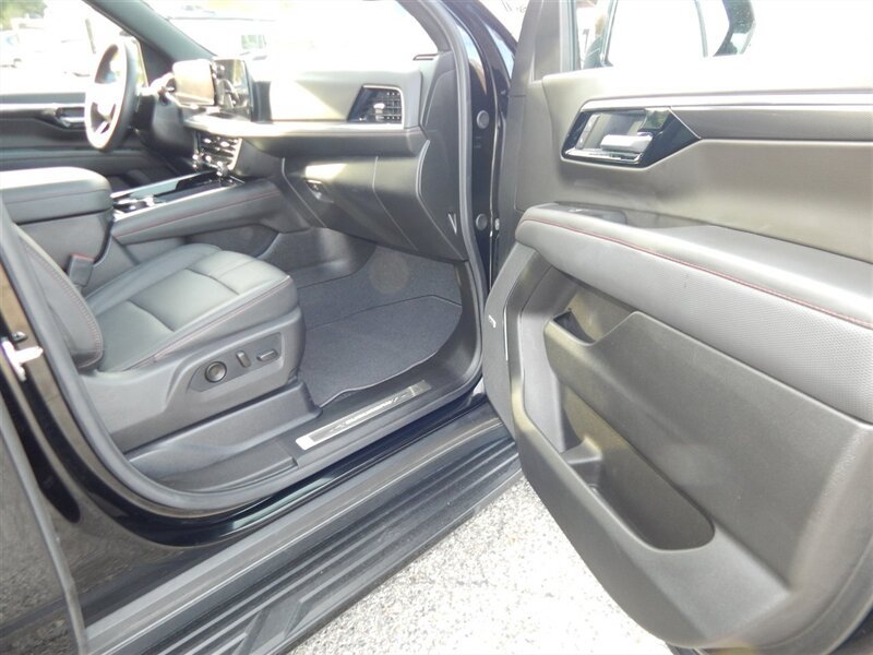 Used 2026 Chevrolet Suburban RST w/ RST Capability Package AWD/4WD image 17