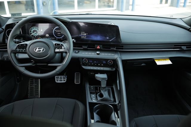 New 2025 Hyundai Elantra SEL image 9