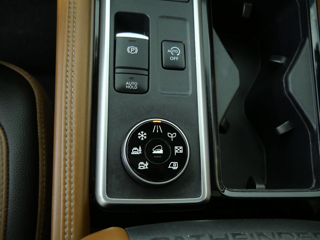 Used 2023 Nissan Pathfinder Platinum AWD/4WD image 31