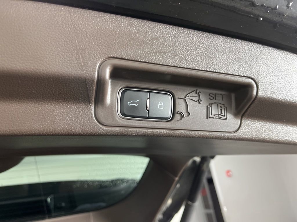 Used 2022 Ford Explorer King Ranch w/ Technology Package image 12