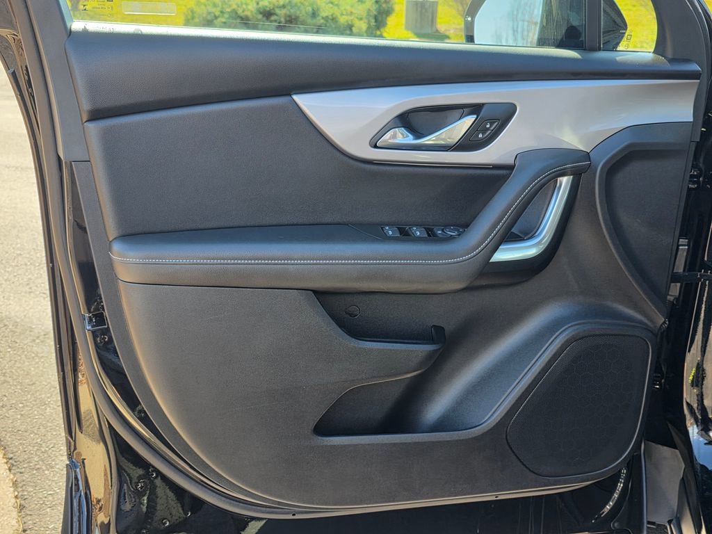 Used 2025 Chevrolet Blazer LT image 12