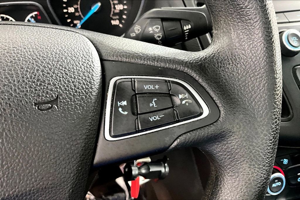 Used 2018 Ford Focus SE w/ SE Appearance Package FWD image 19