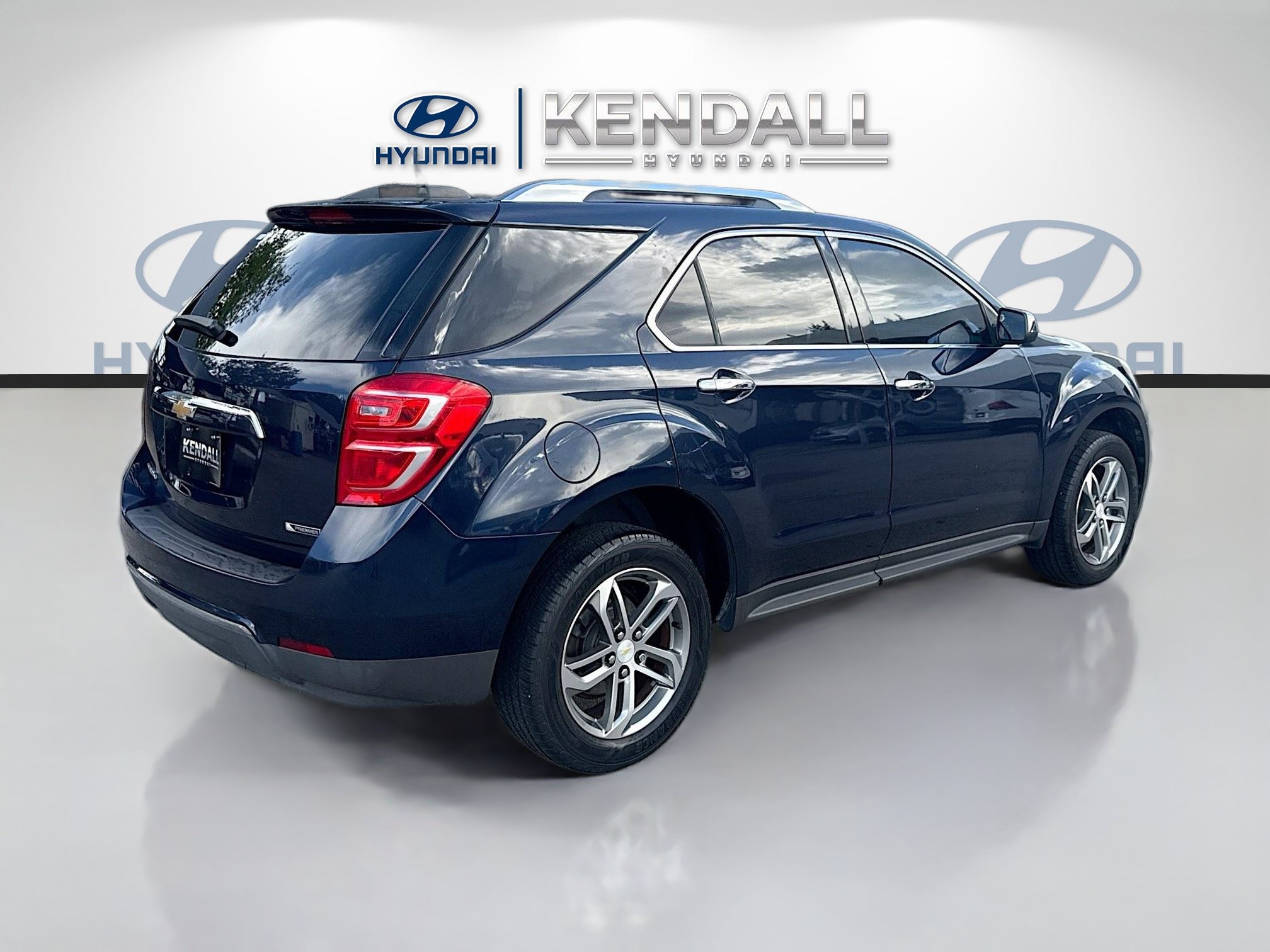 Used 2017 Chevrolet Equinox Premier w/ Enhanced Convenience Package FWD image 6
