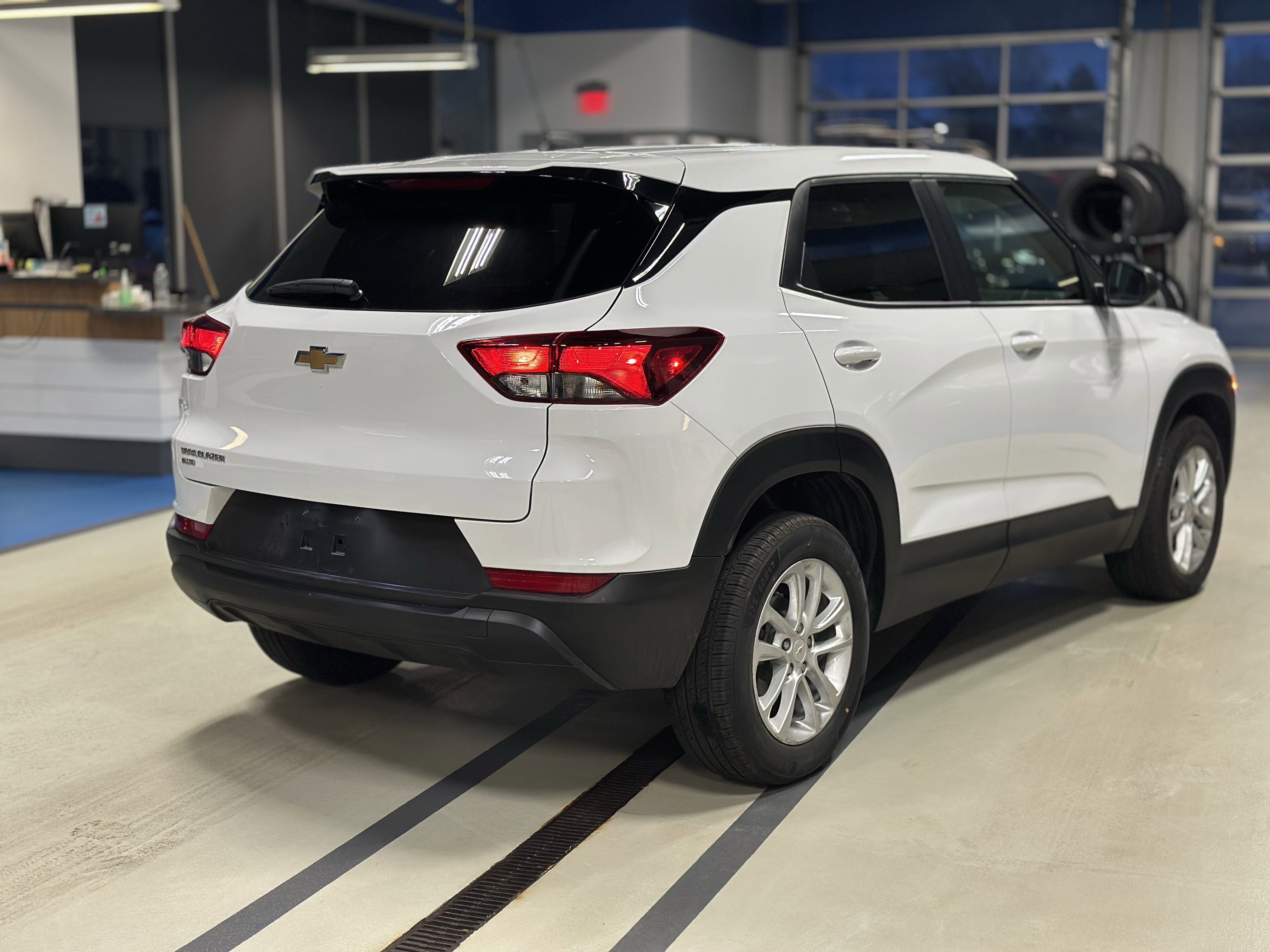 Used 2024 Chevrolet TrailBlazer LS w/ LS Convenience Package AWD/4WD image 4