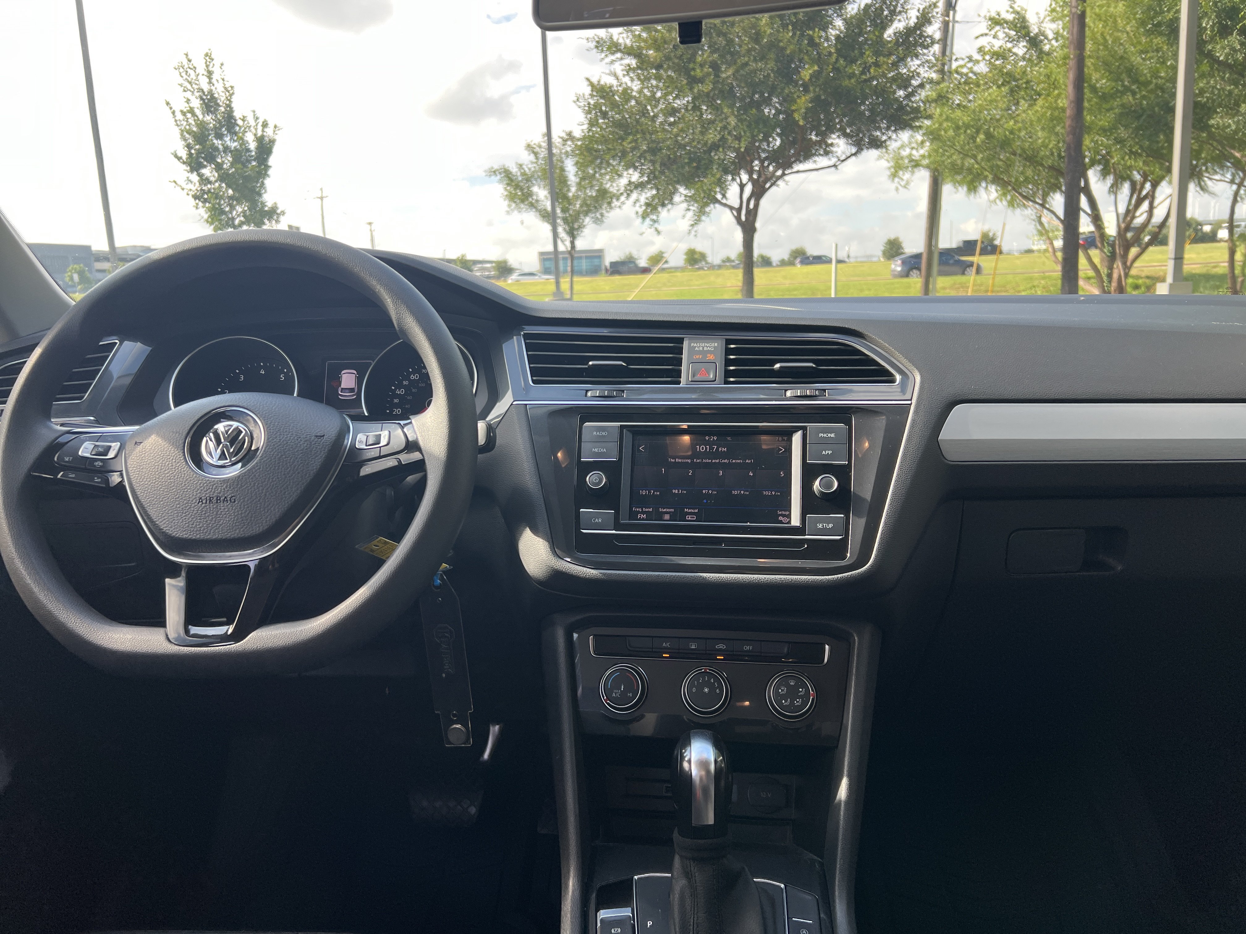 Used 2019 Volkswagen Tiguan S FWD image 26