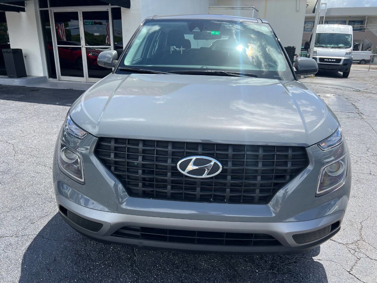Used 2022 Hyundai Venue SE FWD image 9