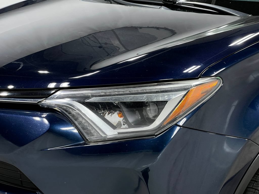 Used 2018 Toyota RAV4 Limited AWD/4WD image 34