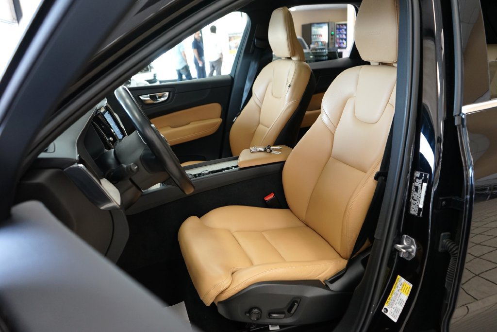 Used 2020 Volvo XC60 T6 Inscription w/ Protection Package AWD/4WD image 2
