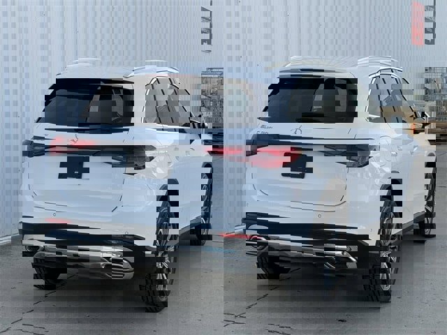 Used 2024 Mercedes-Benz GLC 300 image 4