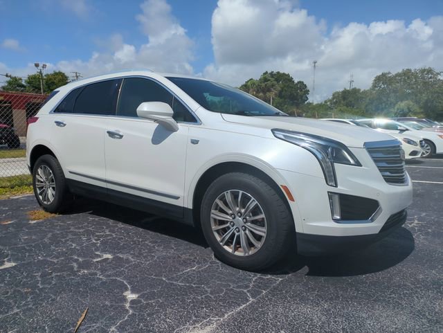 Used 2017 Cadillac XT5 Luxury w/ Driver Awareness Package FWD image 1