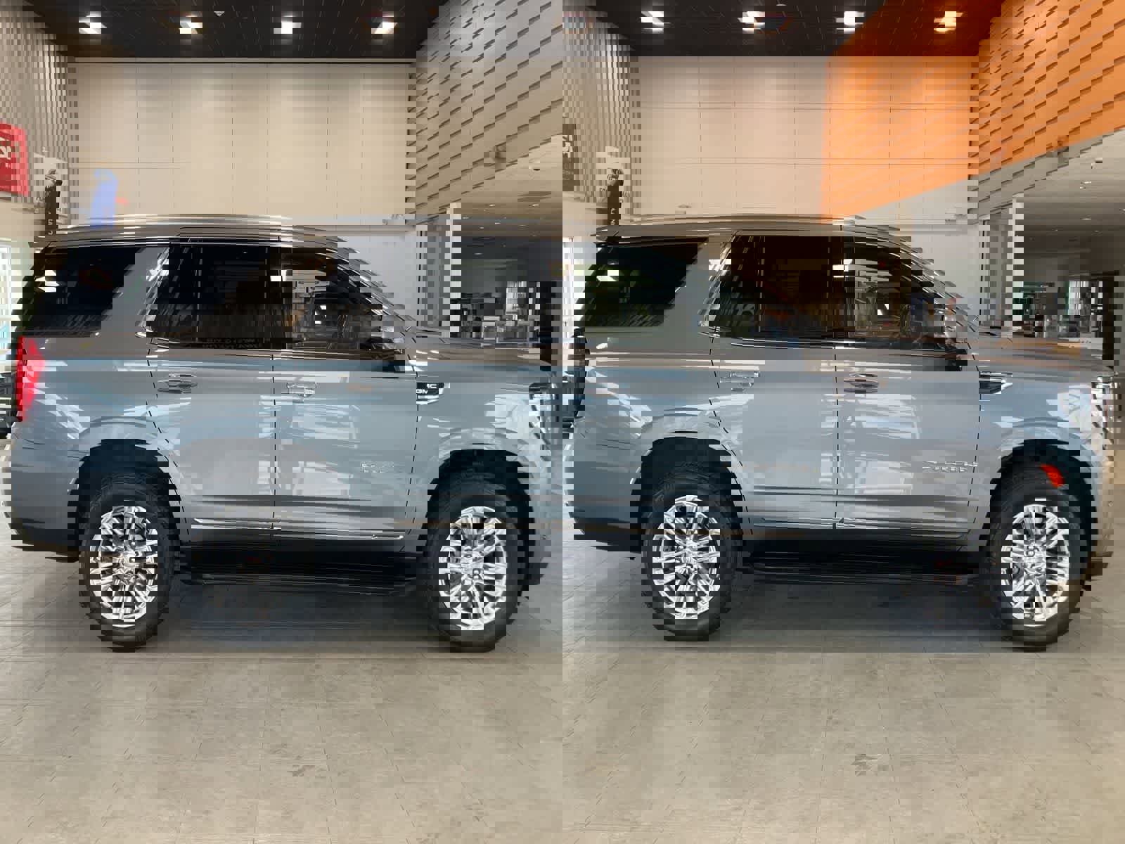 Used 2021 GMC Yukon SLT w/ SLT Premium Package image 4