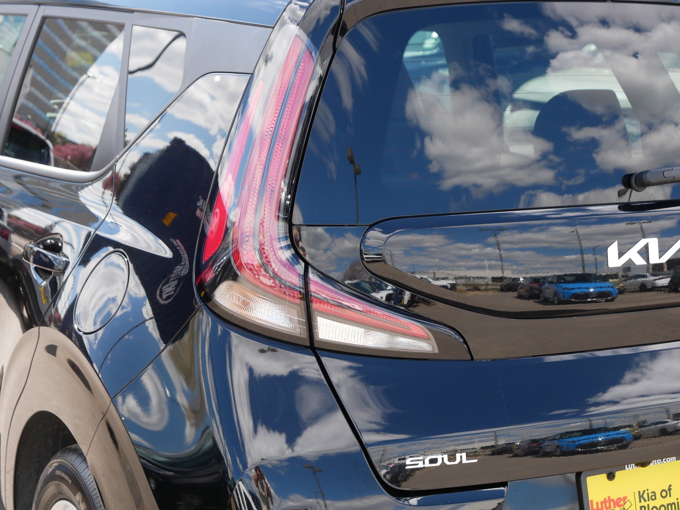 Certified 2025 Kia Soul LX FWD image 17