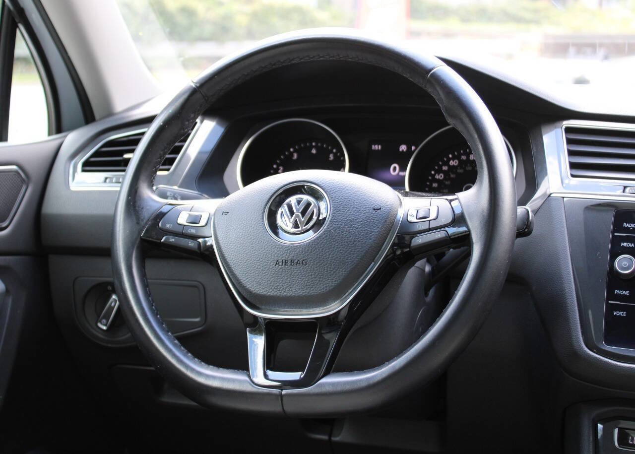 Used 2018 Volkswagen Tiguan SE AWD/4WD image 15