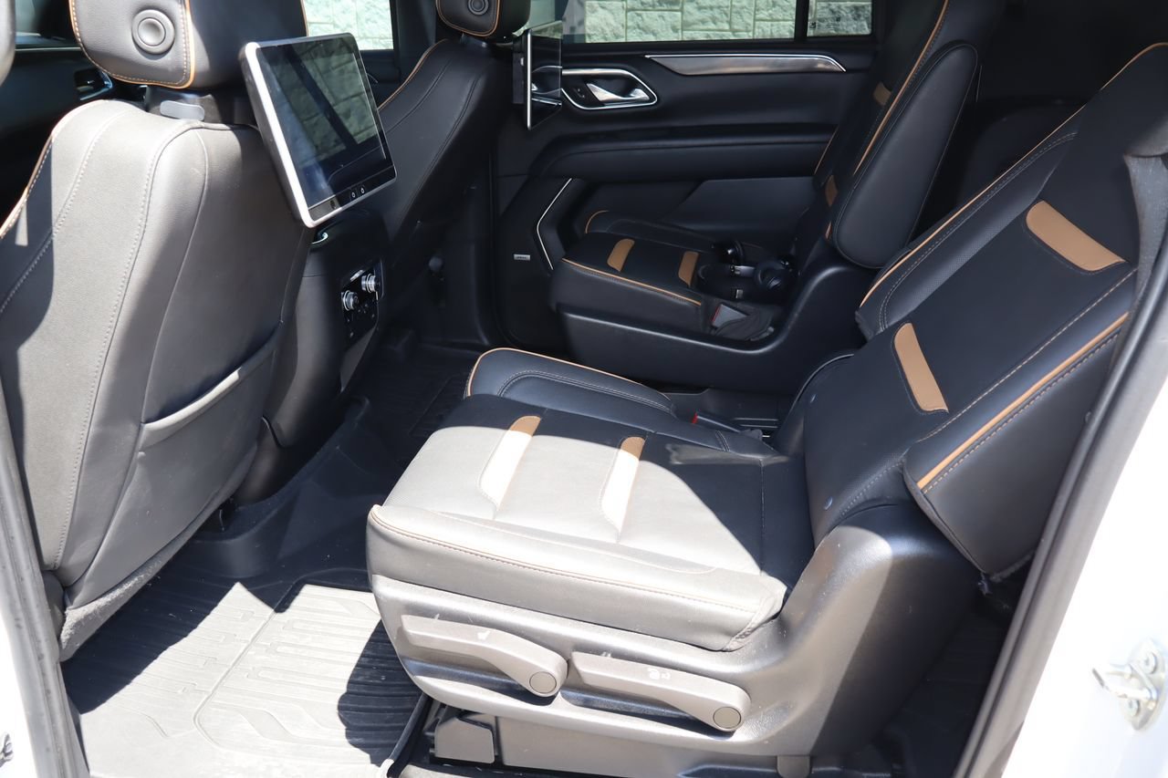 Used 2023 GMC Yukon XL AT4 w/ Technology Package AWD/4WD image 6