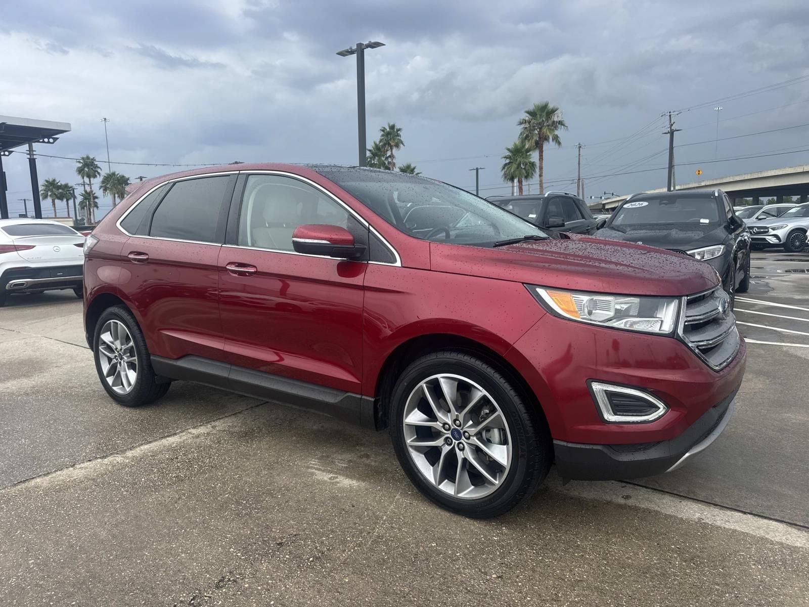 Used 2017 Ford Edge Titanium w/ Equipment Group 301A FWD image 3
