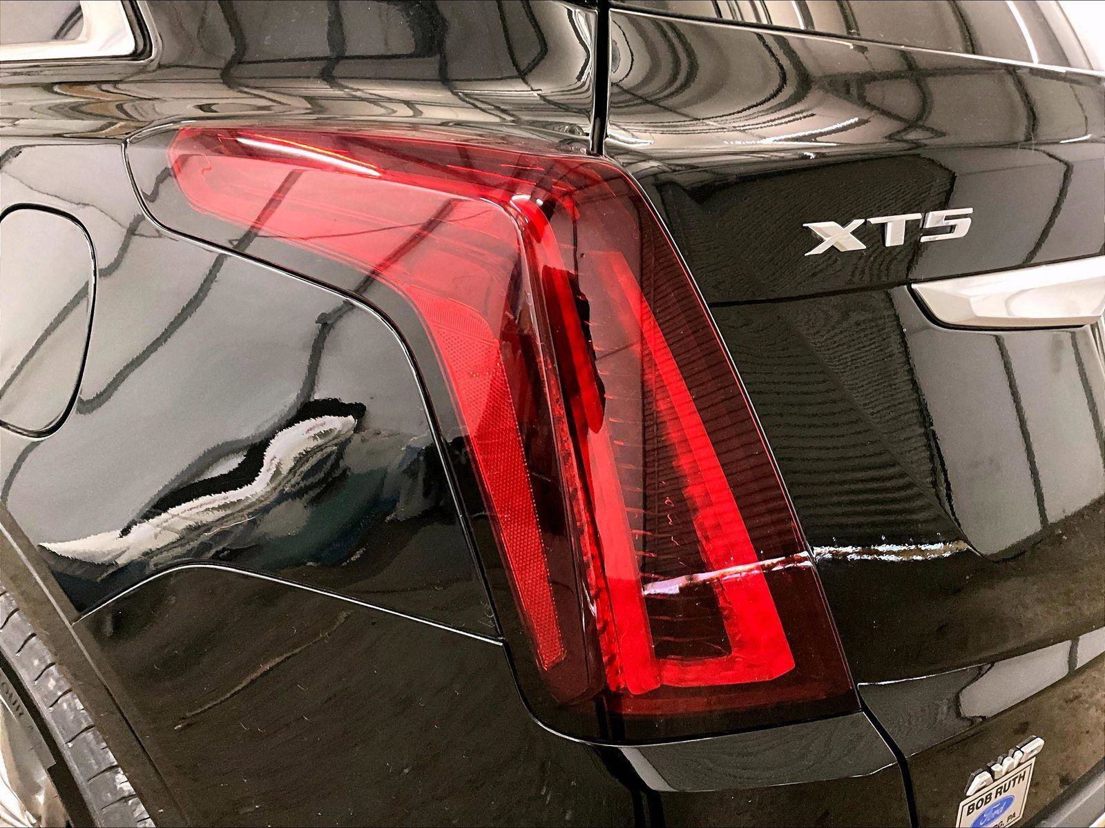 Used 2021 Cadillac XT5 Premium Luxury image 28