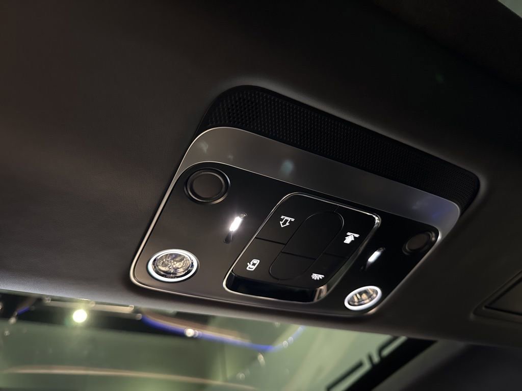 Used 2022 Bentley Flying Spur V8 image 47