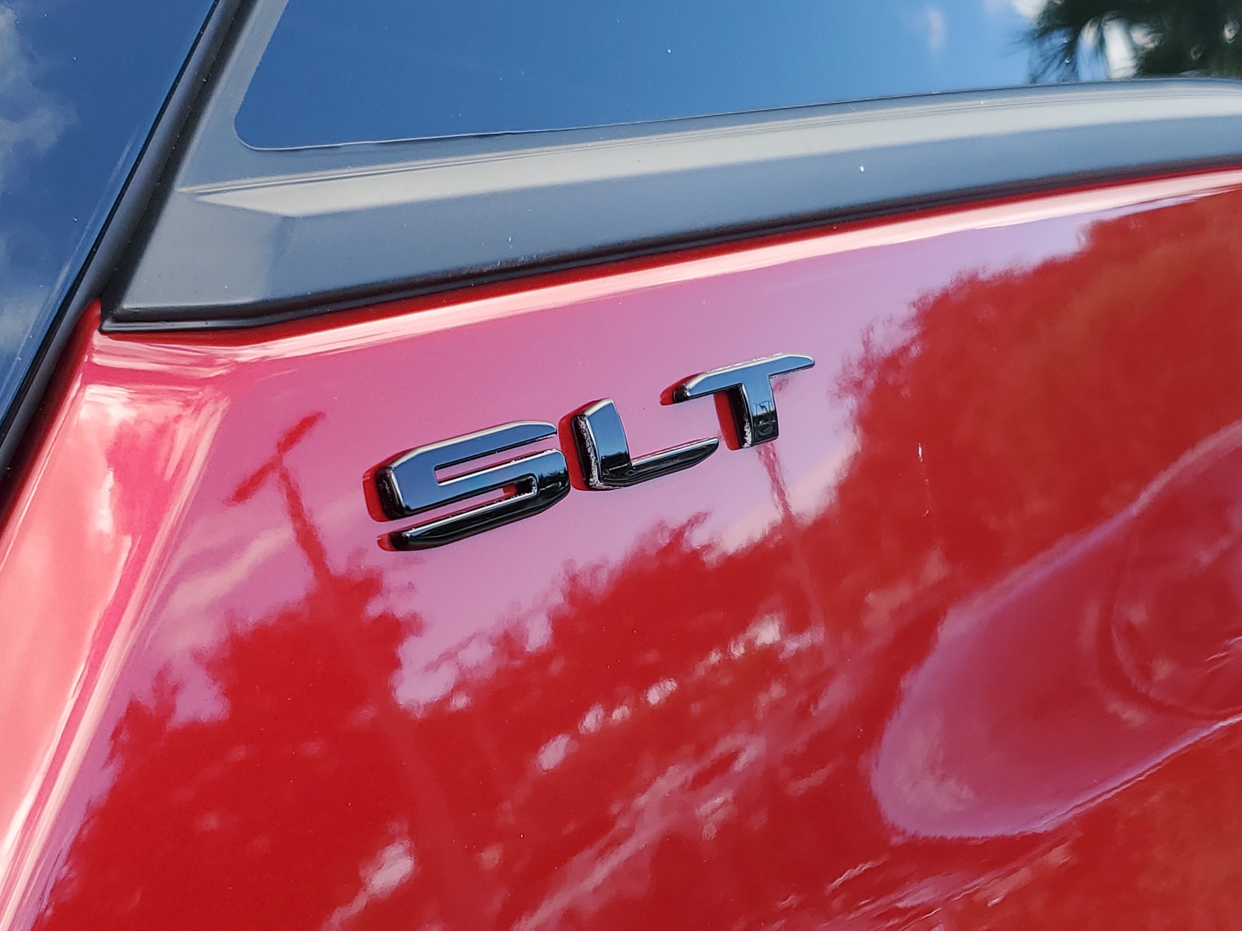 Used 2023 GMC Terrain SLT w/ Tech Package FWD image 8