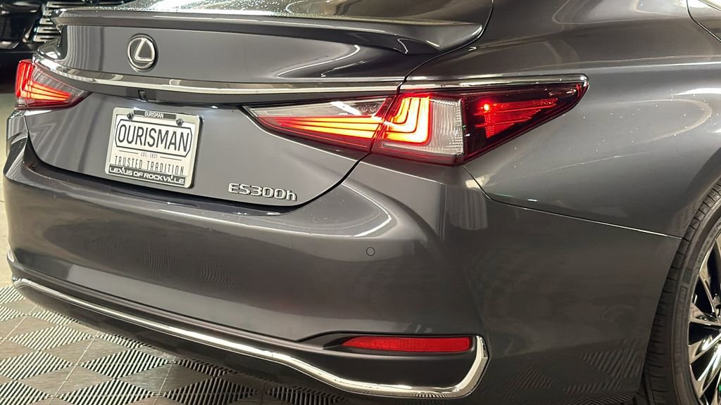Certified 2025 Lexus ES 300h w/ Luxury Package FWD image 9