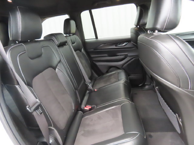 Used 2023 Jeep Grand Cherokee Altitude AWD/4WD image 30