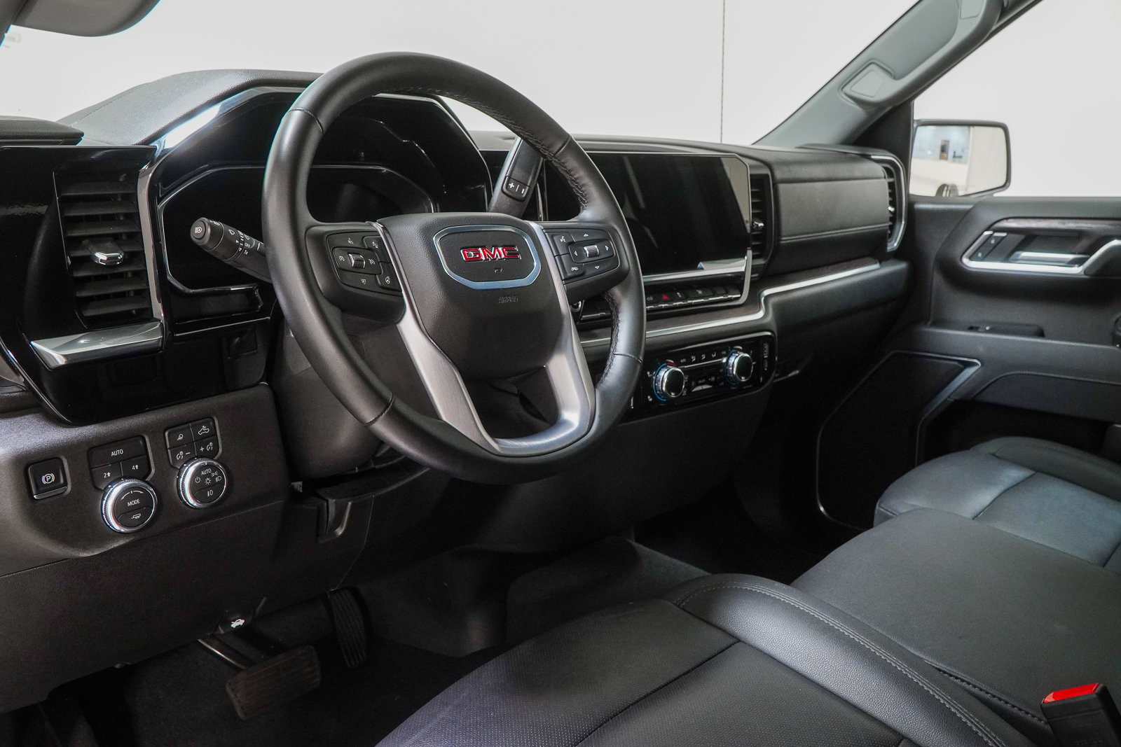 Used 2026 GMC Sierra 1500 SLT AWD/4WD image 20