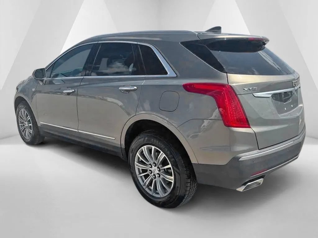 Used 2018 Cadillac XT5 Luxury w/ Driver Awareness Package FWD image 5