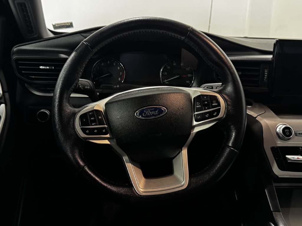 Used 2023 Ford Explorer XLT w/ Class IV Trailer Tow Package AWD/4WD image 4