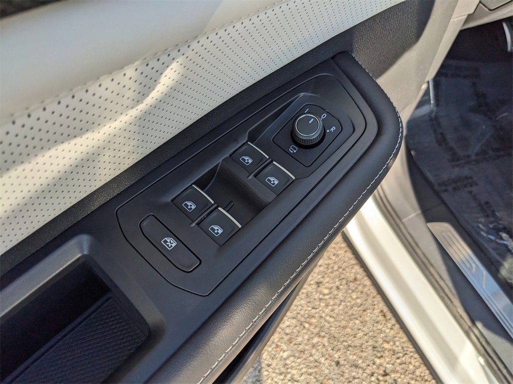 New 2026 Volkswagen Atlas Cross Sport SEL Premium R-Line image 18