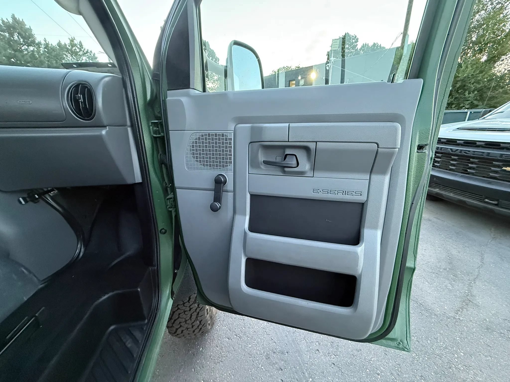 Used 2006 Ford E-250 and Econoline 250 RWD image 29