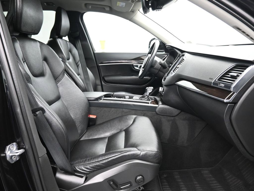 Used 2019 Volvo XC90 T6 Momentum w/ Protection Package Premier image 37
