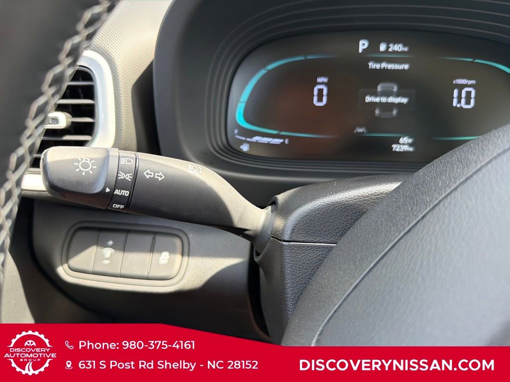 Used 2023 Hyundai Venue Limited image 24