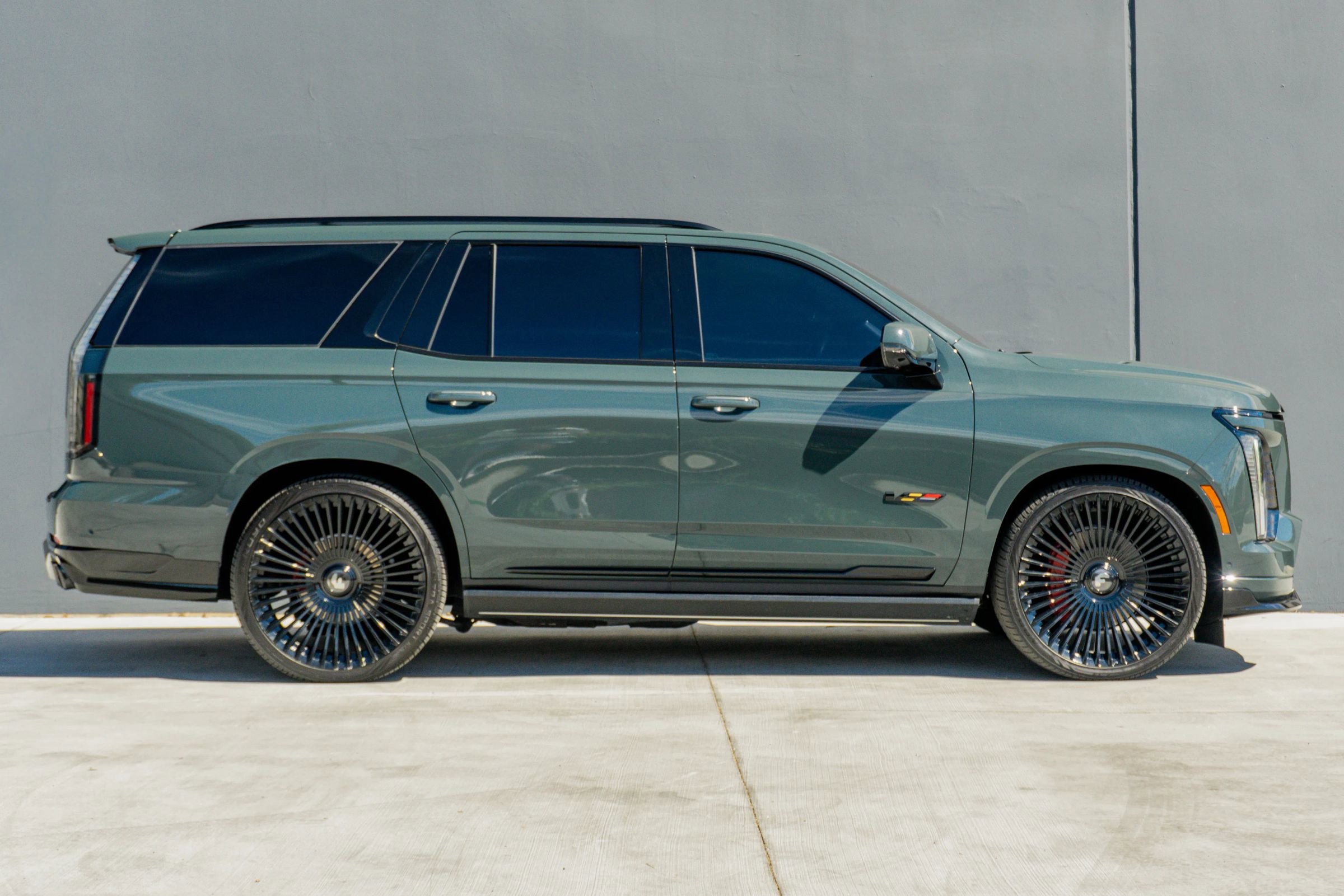 Used 2025 Cadillac Escalade V w/ LPO, ONYX Package AWD/4WD image 6