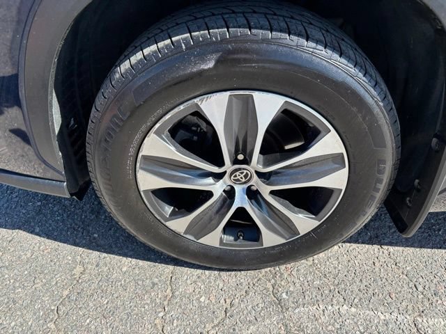 Used 2021 Toyota Highlander XLE AWD/4WD image 10