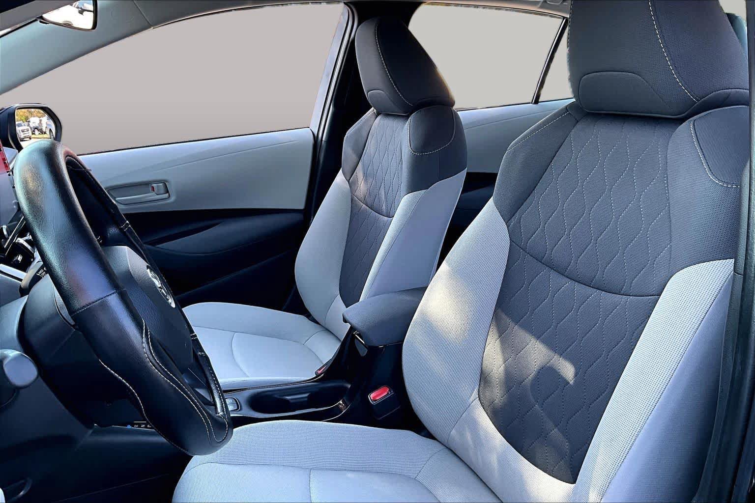 Used 2022 Toyota Corolla LE w/ Carpet Mat Package (TMS) FWD image 7