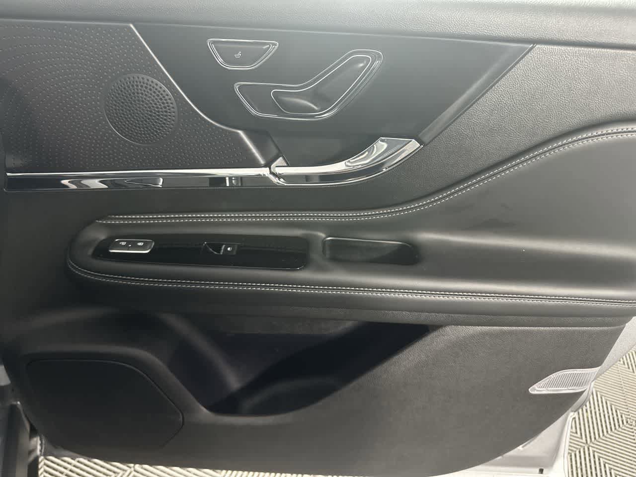 Used 2024 Lincoln Corsair FWD image 23