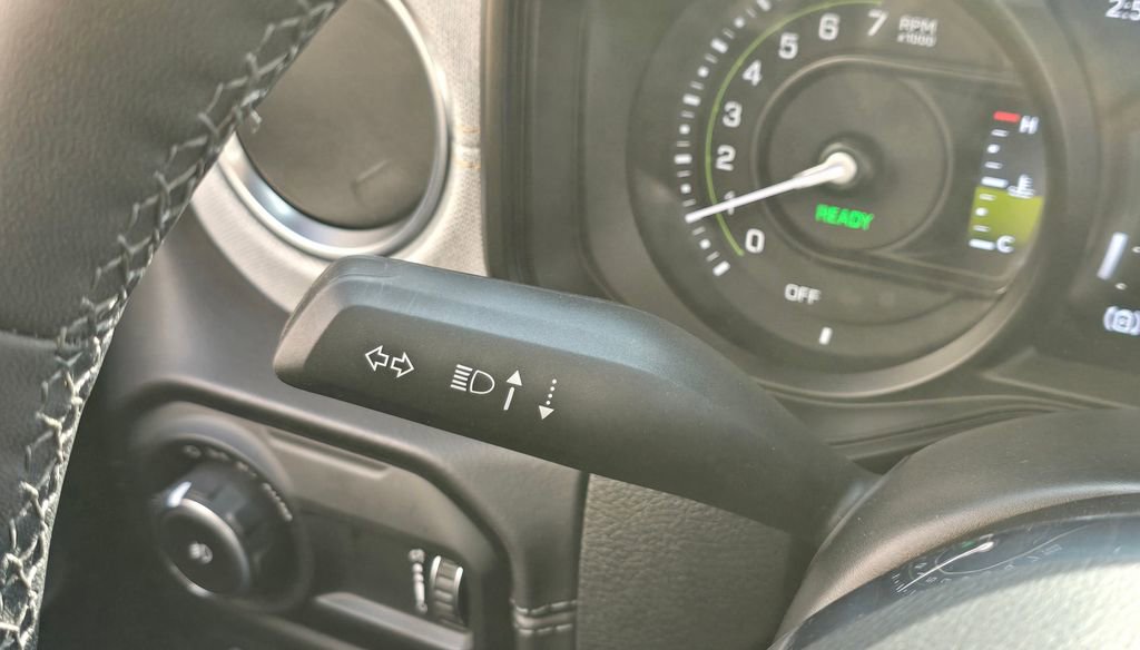 Used 2025 Jeep Wrangler Unlimited Sahara w/ Safety Group image 37