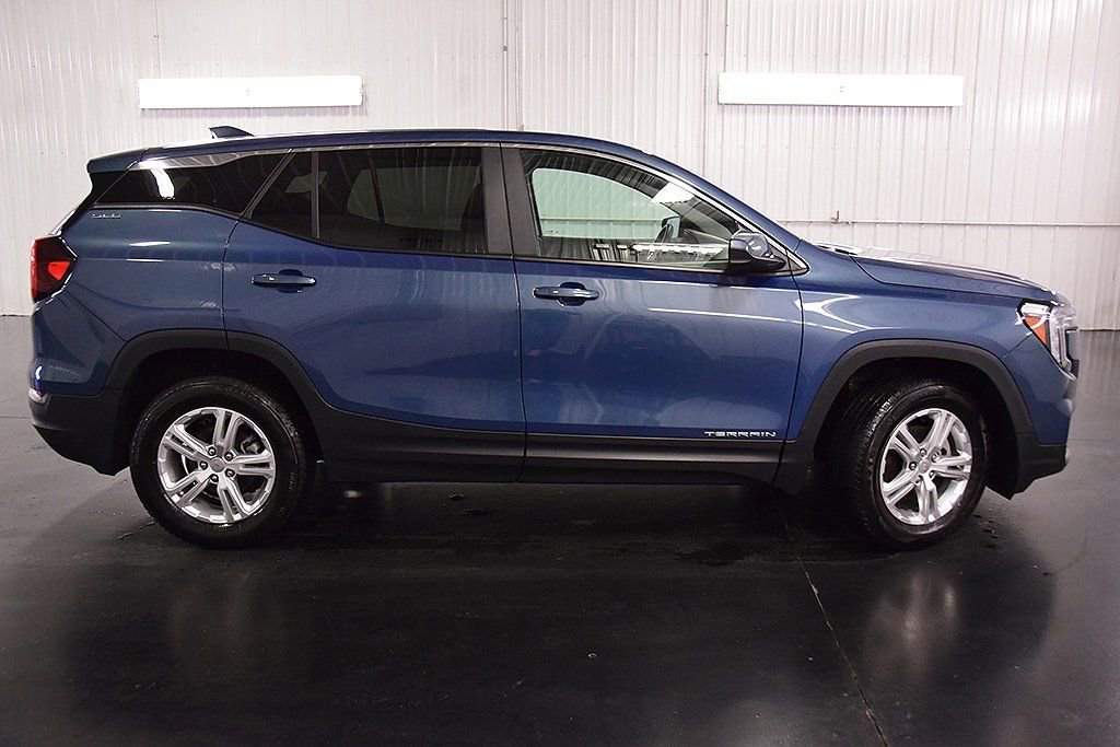 Used 2024 GMC Terrain SLE image 8