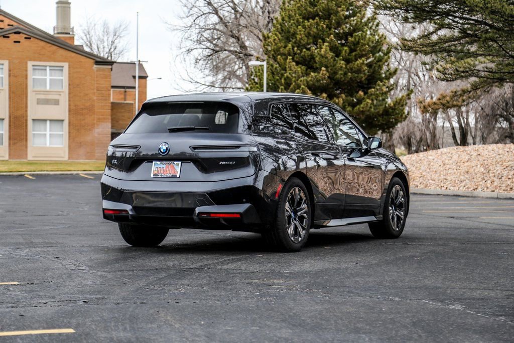 Used 2025 BMW iX xDrive50 w/ Premium Package image 5